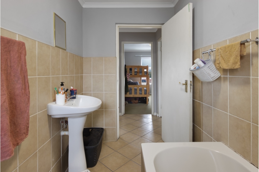 2 Bedroom Property for Sale in Whispering Pines Western Cape